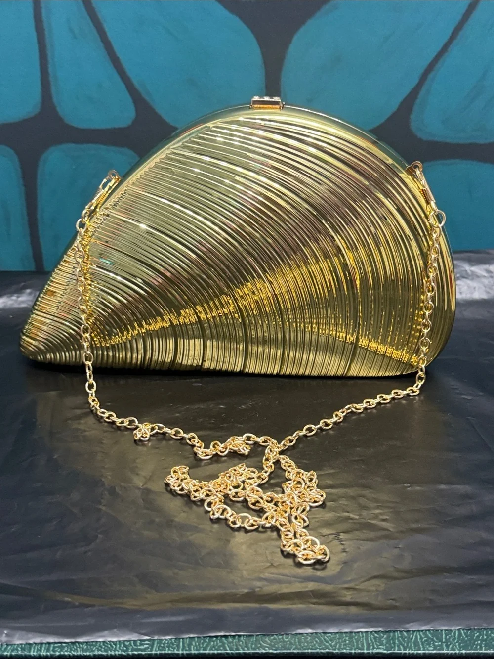 Metallic Gold Shell-Shaped Clutch with Chain Strap